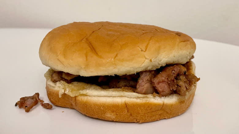 Pulled pork sandwich