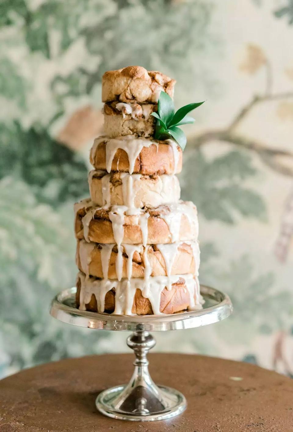 Cinnamon Roll Fall Wedding Cake