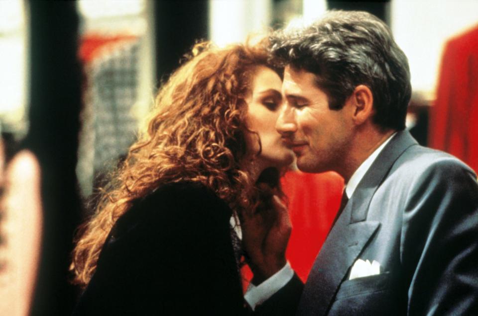 Julia Roberts kissing Richard Gere on the cheek