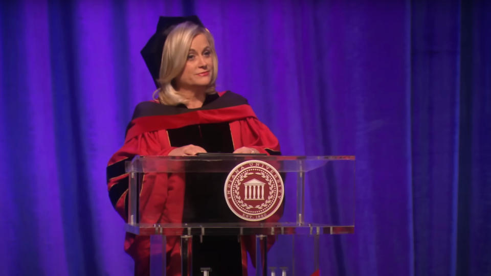 Amy Poehler delivering a commencement speech in Parks and Recreation.