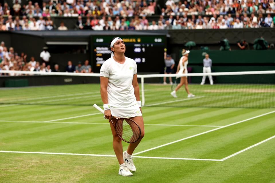 Ons Jabeur luchó por controlar sus emociones mientras el partido se le escapaba (Getty Images)