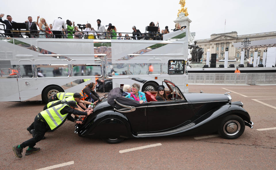 The car carrying Prue Leith is pushed past Buckingham palace after breaking down during the Platinum Pageant on June 05, 2022 in London, England. The Platinum Jubilee of Elizabeth II is being celebrated from June 2 to June 5, 2022, in the UK and Commonwealth to mark the 70th anniversary of the accession of Queen Elizabeth II on 6 February 1952. (Photo by Richard Pohle - WPA Pool/Getty Images)