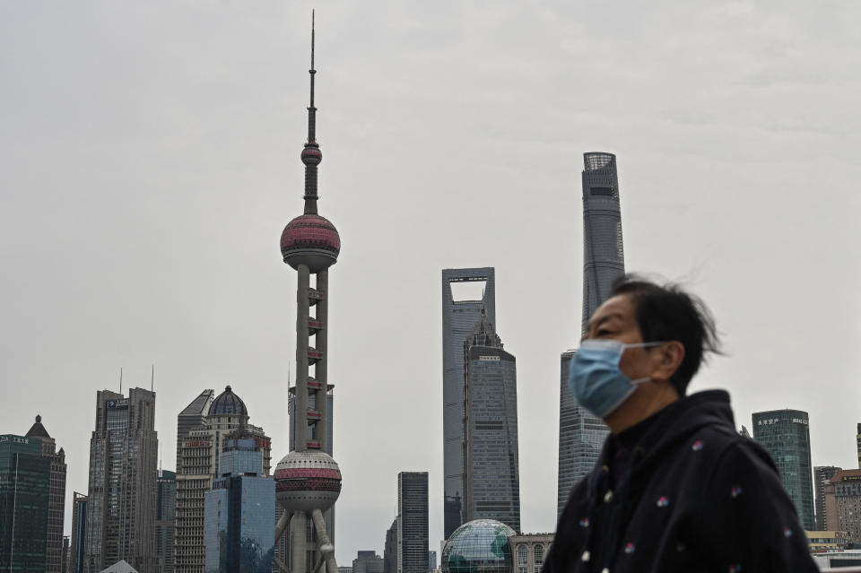 Oil prices fell as China locks down key parts of its financial and manufacturing hub to ramp up mass testing. Photo: Hector Retamal / AFP via Getty Images