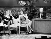 Acudir como invitado a un <em>late show</em> confiere un estatus de estrella del que no muchos pueden presumir. La madrileña lo logró y fue a 'The Tonight Show Starring Johnny Carson', donde también estuvo Bette Midler. (Foto: Gary Null / NBCU Photo Bank / Getty Images)