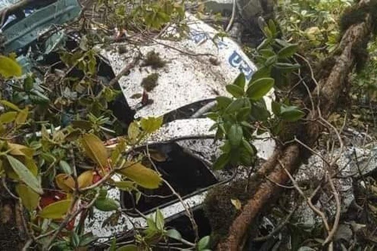 Los restos del helicóptero estrellado en Nepal