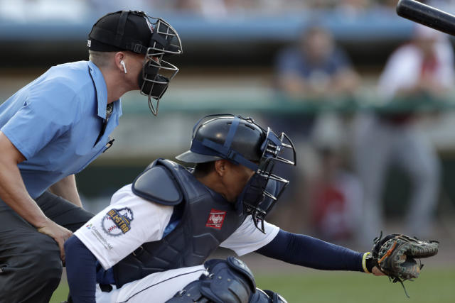 MLB catchers wary of looming robo umps amid rules changes - The San Diego  Union-Tribune