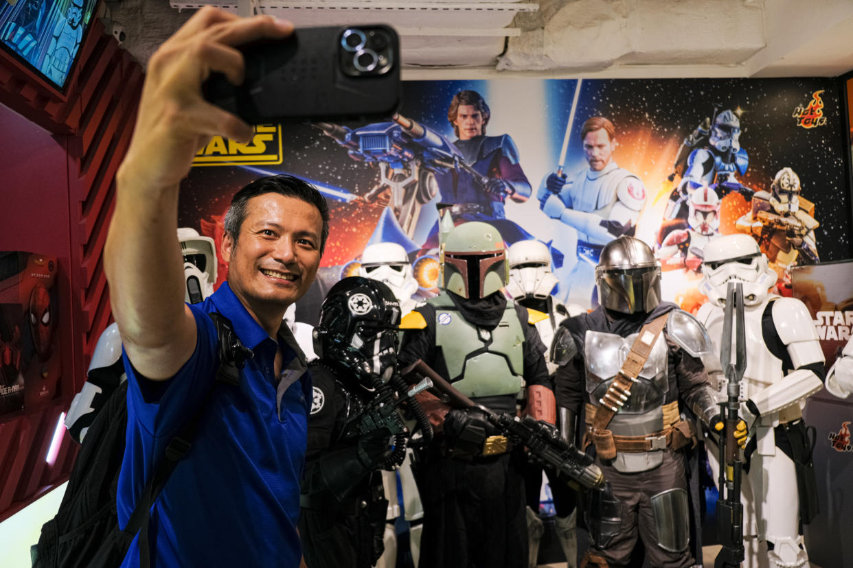 HONG KONG, CHINA - 4 DE MAYO: Los fans celebran el Día de Star Wars el 4 de mayo de 2023 en Hong Kong, China. El Día de Star Wars es un día conmemorativo informal que se celebra anualmente el 4 de mayo para celebrar la franquicia de Star Wars. (Foto de Keith Tsuji/Getty Images)