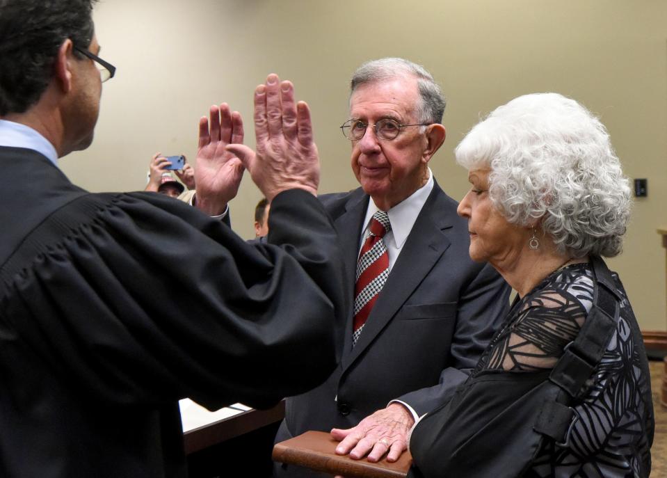 Jan 03, 2023; Northport, AL, USA; Judge Paul Patterson administers the oath of office to John Hinton as his wife Emalyn holds the Bible. Hinton was sworn in as mayor of Northport.