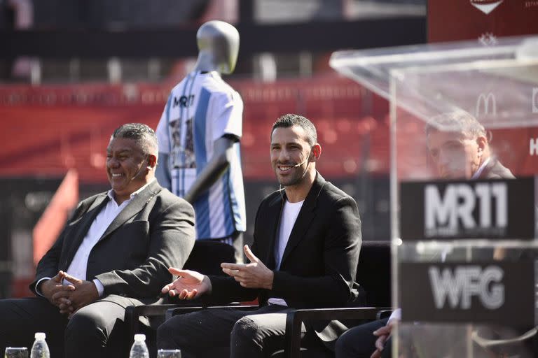 Maximiliano Rodríguez oficializó su partido despedida junto al presidente de la AFA, Claudio Tapia en el Coloso