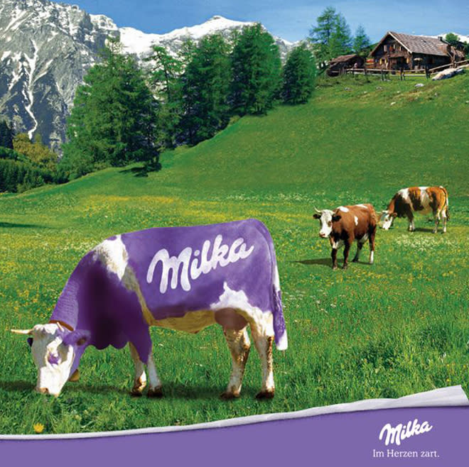 Milka inszenierte sich bereits 1952 mit der lila Milka-Kuh als Markenzeichen. 1973 hielt der ikonische Vierbeiner dann auch in der Fernsehwerbung Einzug.