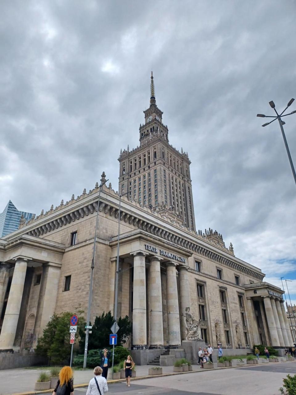 Teatro Dramático de Varsovia localizado dentro del Palacio de la Cultura y las Ciencias. 