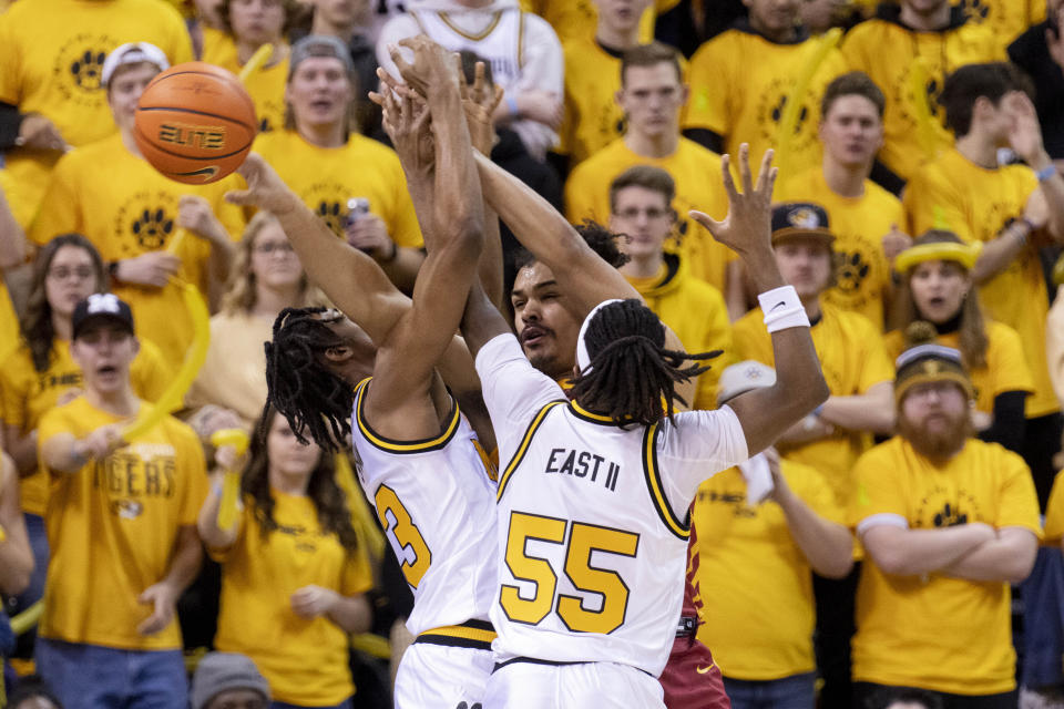 Iowa State's Robert Jones, center, passes the ball between Missouri's Sean East II, right, and Aidan Shaw, left, during the second half of an NCAA college basketball game, Saturday, Jan. 28, 2023, in Columbia, Mo. Missouri won 78-61.(AP Photo/L.G. Patterson)