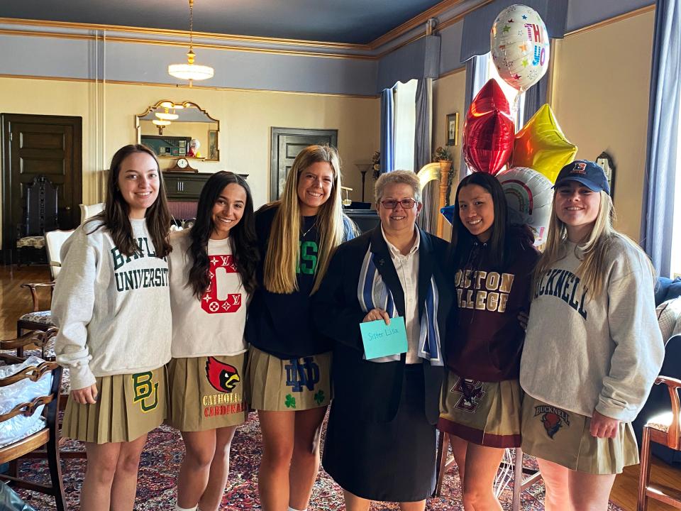 The Student Council executive board of Mount Saint Mary Academy in Watchung honored Sister Lisa Gambacorto, directress, for Principal’s Day. (Left to right) Caitlin Cotter of Cranford, Arianna Salerno of Watchung, Margaret Ferris of Westfield, Gambacorto, Hannah Cunniffe of Basking Ridge, and Alexandrea Pace of Westfield.