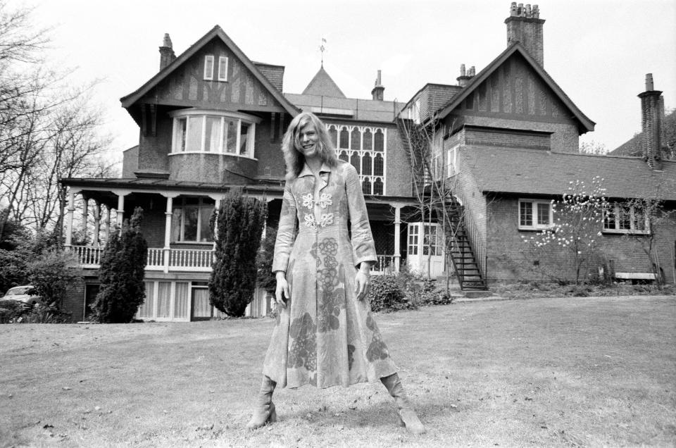 David Bowie at his home, Haddon Hall, at Beckenham, Kent, 20th April 1971. (Photo by Daily Mirror/Mirrorpix/Mirrorpix via Getty Images)