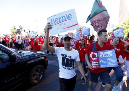 Supporters for democratic presidential candidate Bernie Sanders march outside the Wynn Hotel in Las Vegas, Nevada October 13, 2015. REUTERS/Mike Blake