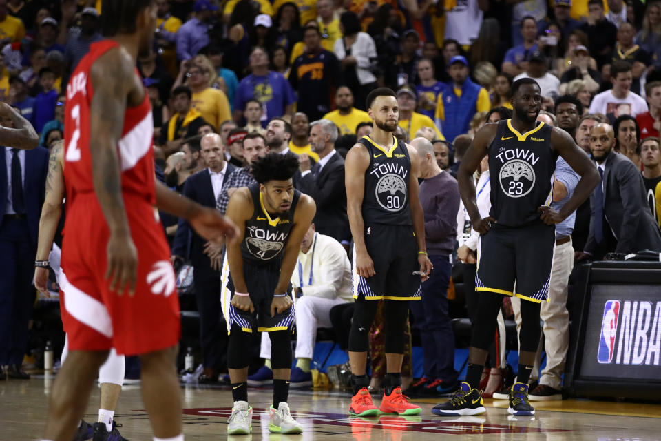 Quinn Cook (4), Stephen Curry (30) and Draymond Green (23) of the Golden State Warriors react late in their Game 6 loss against the Toronto Raptors. (Getty)