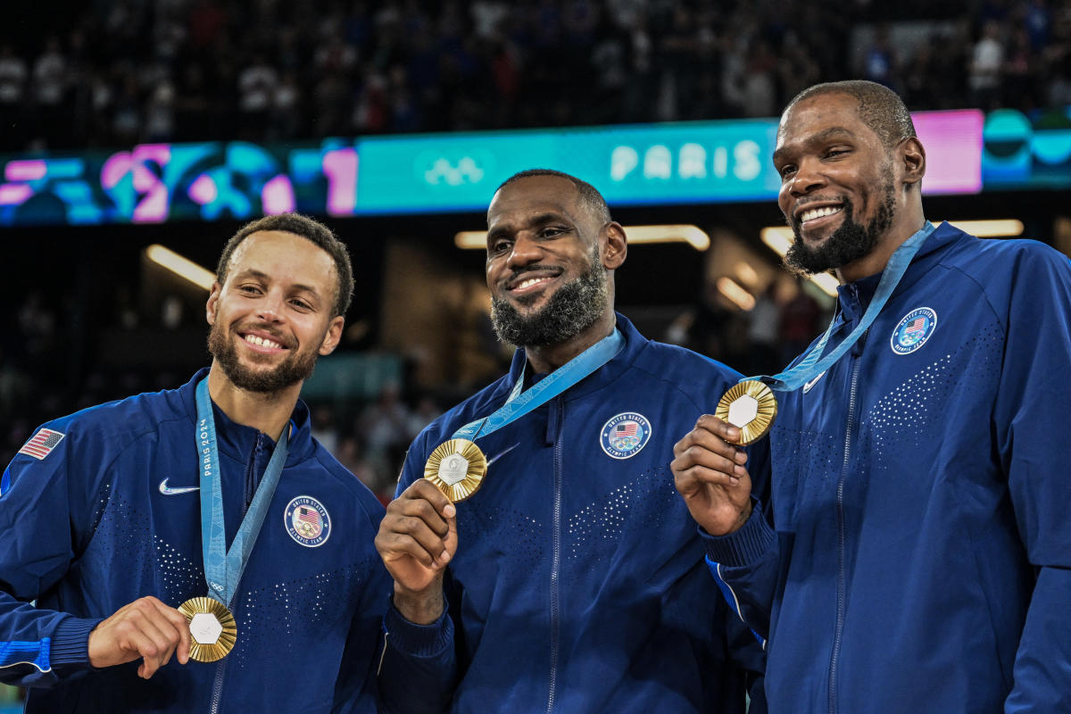 LeBron James, Kevin Durant, Stephen Curry featured on 1-of-1 autographed Topps card commemorating Olympic gold