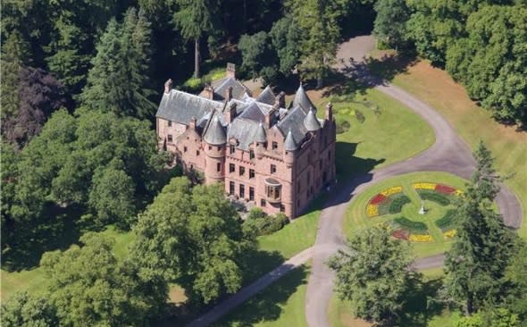 Taylor Swift to snap up £4.6 million castle in Scotland?