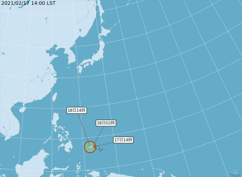 中央氣象局表示，熱帶性低氣壓(TD01)有機會在今夜或明(18)日發展為今年首颱「杜鵑」，預計下周二(23)中層水氣輸送到台灣附近。（圖／氣象局提供）