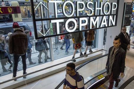 Shoppers are seen during British clothing retailer Topshop's grand opening of the chain's New York flagship store, November 5, 2014. REUTERS/Brendan McDermid