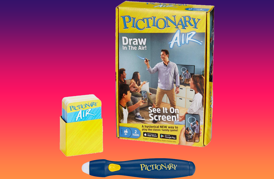 Pictionary Air, cards and wand