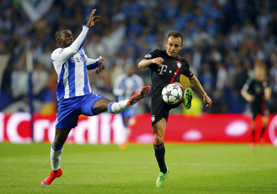 Bayern Munich's Rafinha (R) and Porto's Jackson Martinez fight for the ball during their Champions League quarterfinal first leg soccer match at Dragao stadium in Porto April 15, 2015. REUTERS/Miguel Vidal TPX IMAGES OF THE DAY