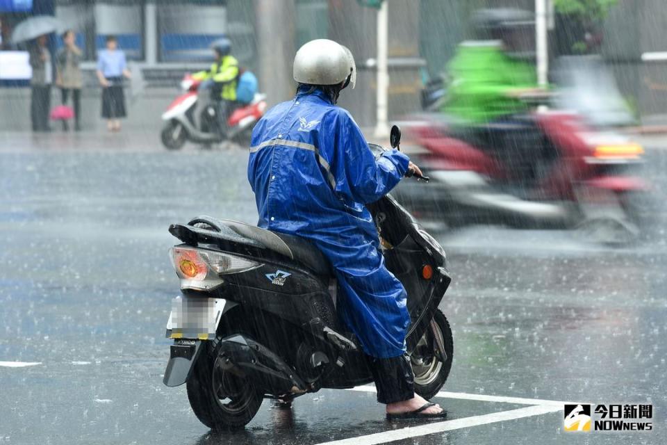 ▲氣象局今（ 30 ）日下午針對北部及東半部地區發布豪大雨特報，提醒民眾注意短時強降雨發生。（圖／記者林柏年攝 , 2018.7.22）