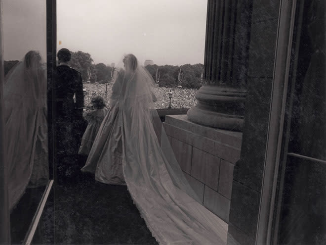 <p>Charles and Diana walk out onto the iconic Buckingham Palace balcony, where hundreds of thousands of well-wishers wait below.</p>