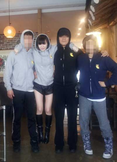 Brown Eyed Girls’ Gain Gifts Park Jin Young With a Full Practice Outfit