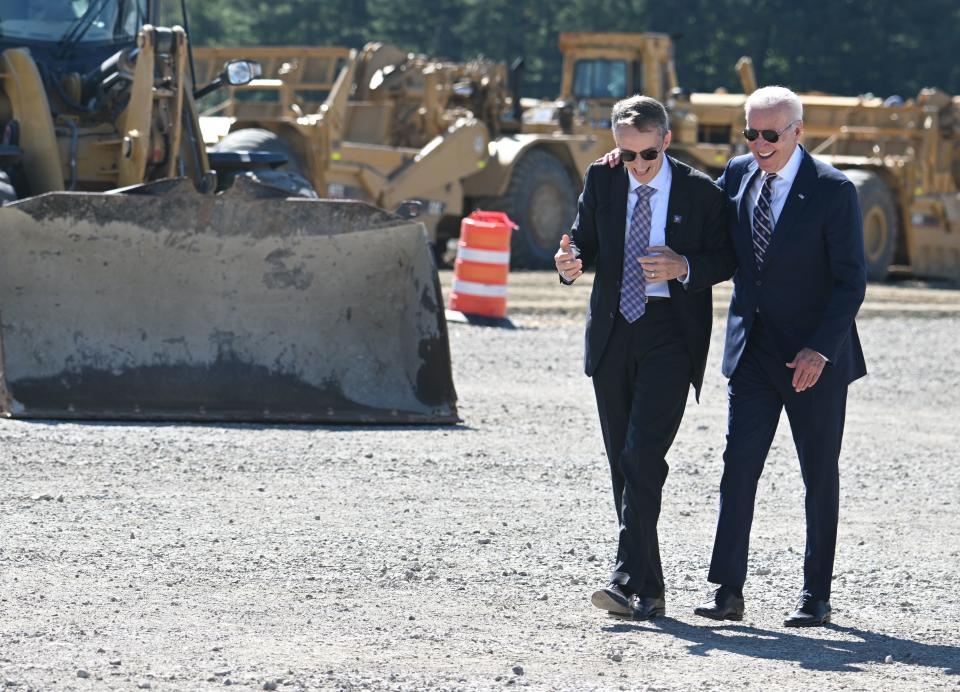 US President Joe Biden, with Intel CEO Pat Gelsinger (L), arrives to speaks about rebuilding US manufacturing through the CHIPS and Science Act at the groundbreaking of the new Intel semiconductor manufacturing facility near New Albany, Ohio, on September 9, 2022. (Photo by SAUL LOEB / AFP) (Photo by SAUL LOEB/AFP via Getty Images)