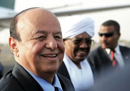 Yemen's President Abd-Rabbu Mansour Hadi smiles near Sudan's President Omar Hassan al-Bashir (C) upon arrival at Khartoum Airport August 29, 2015. REUTERS/Mohamed Nureldin Abdallah