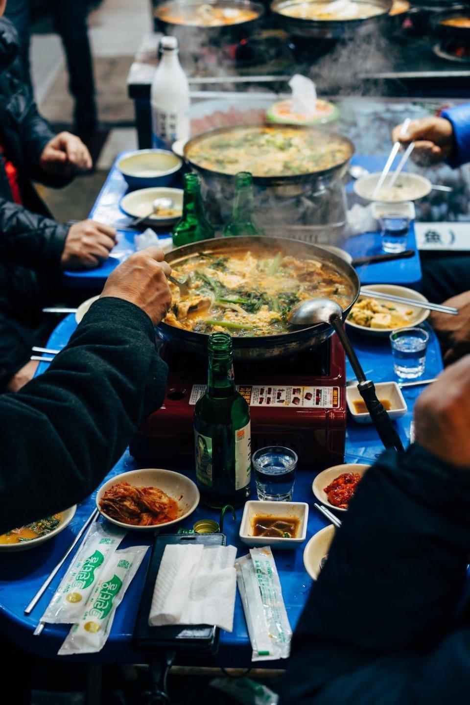 疫情用餐示意圖