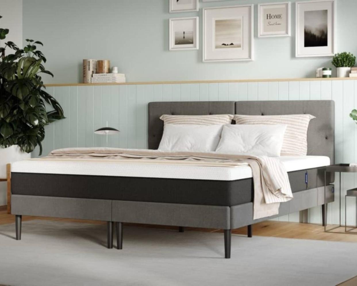  A mattress in a modern bedroom, illustrating what is a memory foam mattress 