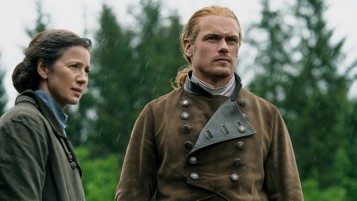  Jamie and Claire in the rain in Outlander Season 7. 