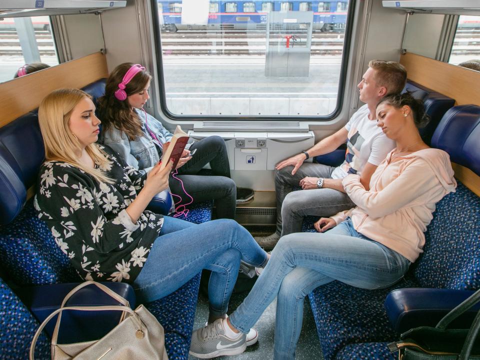 Arrows point to luggage space in a seating carriage.