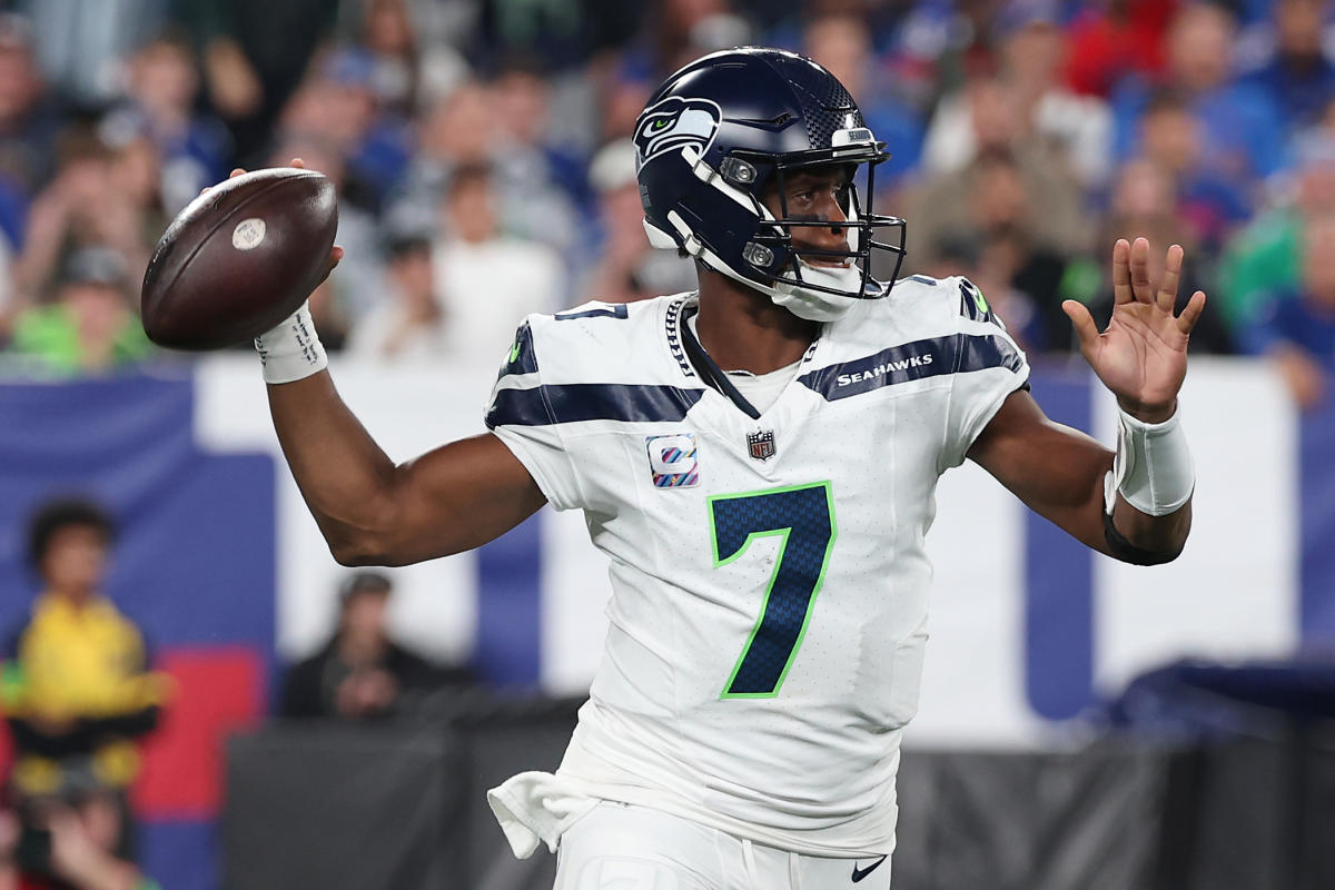 Seahawks' Geno Smith dedicates victory over Giants to GM and head coach who  were fired for starting him 