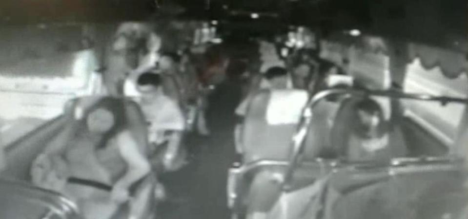 國光客運乘客在車上熟睡時，車窗突然遭異物擊破，嚇壞一堆人。
