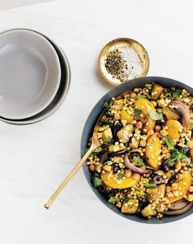 Indian Salad Bowl with Crunchy Chickpeas