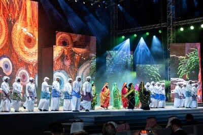 Des artistes contemporains et traditionnels présentent le patrimoine et la culture saoudiens lors de la cérémonie d'ouverture de la 45ème session élargie du Comité du patrimoine mondial de l'UNESCO à Riyad. (PRNewsfoto/Saudi National Commission for Education, Culture and Science)