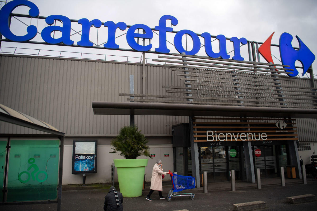 Carrefour stopt met de verkoop van de extreemrechtse krant “Rivaroll”