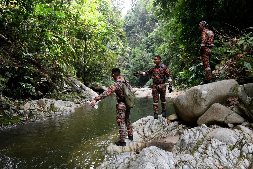 Members of a rescue team continue to search for the missing 15-year-old Franco-Irish teenager Nora Quoirin in Seremban on August 9, 2019. - Quoirin, who lives in London, went missing on August 4 after checking in with her family to the Dusun Resort in Seremban, about an hour from the capital Kuala Lumpur. (Photo by Mohd RASFAN / AFP)        (Photo credit should read MOHD RASFAN/AFP/Getty Images)