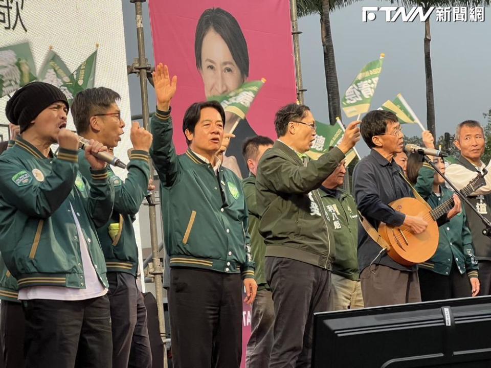 賴清德與支持者們大合唱。（圖／記者劉秀敏攝）