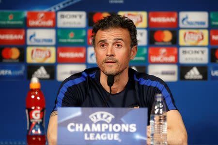 Football Soccer - Paris St Germain v FC Barcelona - UEFA Champions League - Parc des Princes stadium, Paris, France - 13/2/17. FC Barcelona's coach Luis Enrique Martinez attends a news conference. REUTERS/Benoit Tessier