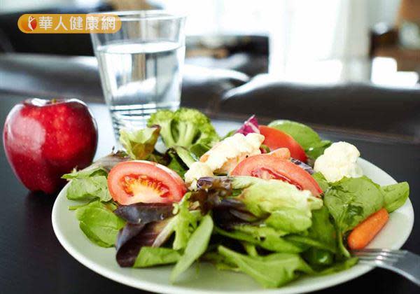 膳食纖維存蔬果之中，對於腸道健康有加分效果。