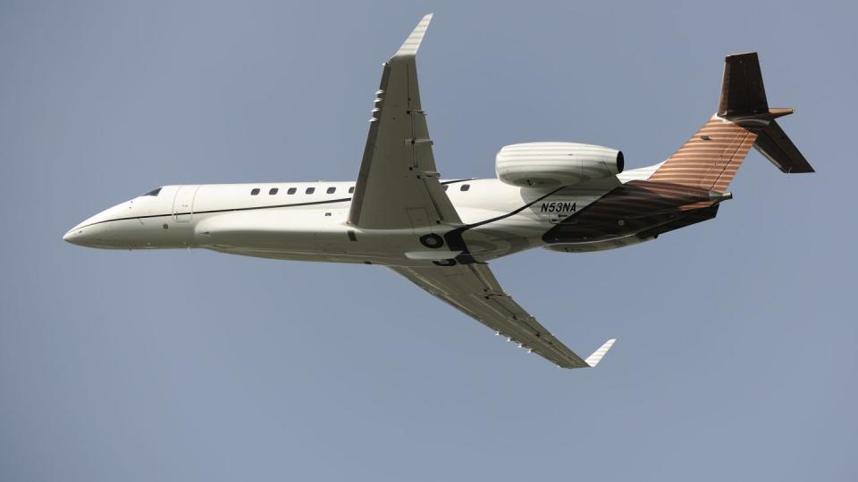 dc3 entertainment embraer legacy 600 climbing out after take off