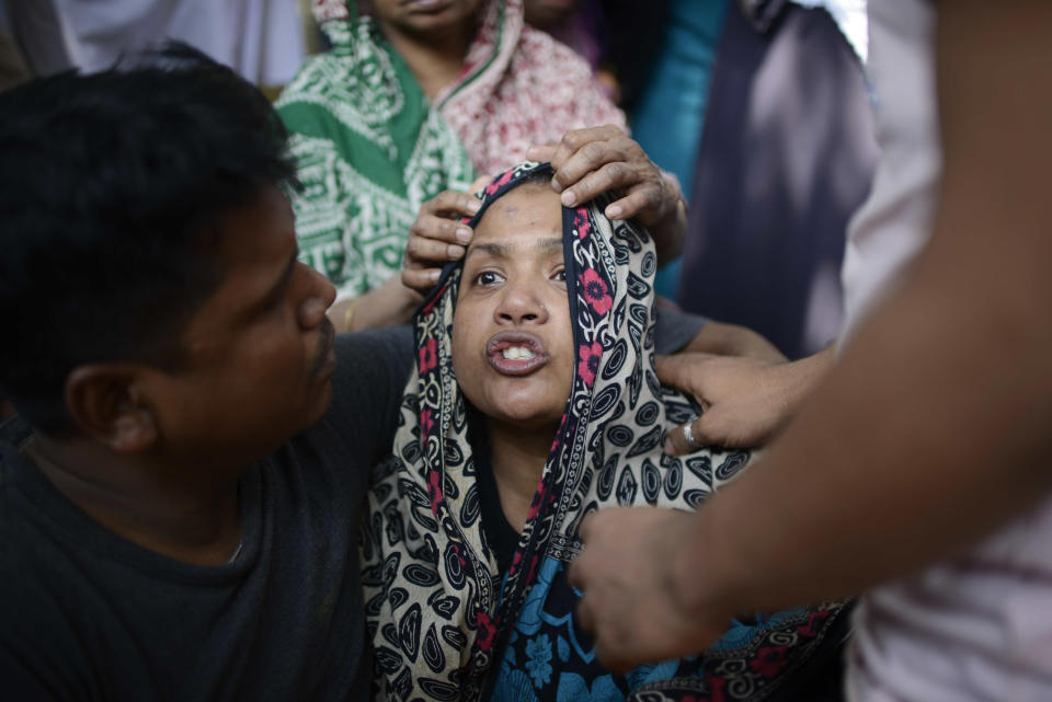 A woman mourns the death of a relative in a fire, outside a morgue in Dhaka, Bangladesh, Thursday, Feb. 21, 2019. A devastating fire raced through at least five buildings in an old part of Bangladesh's capital and killed scores of people. (AP Photo/Mahmud Hossain Opu )