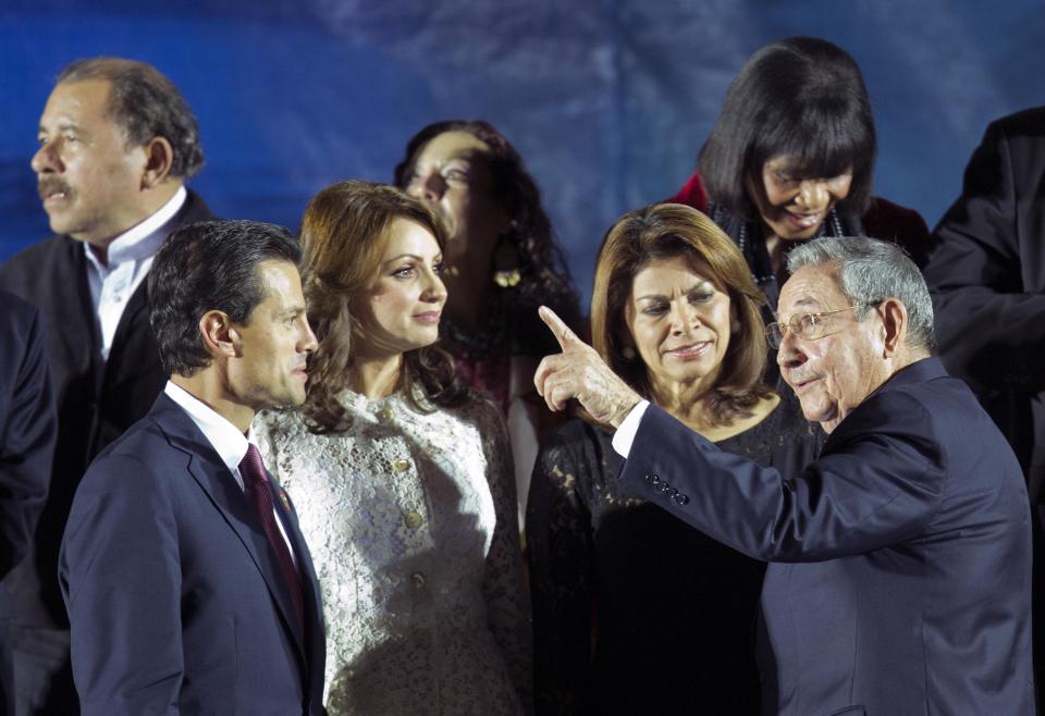 Cuba's President Raul Castro, right, talks with Costa Rica President Laura Chinchilla, second right, Mexico's President Enrique Pena Nieto, left, and his wife Angelica Rivera, second left. Top row from left: Nicaragua's President Daniel Ortega, and his wife Rosario Murillo,and Jamaica's Prime Minister Portia Simpson Miller are seen before the family photo of the CELAC ( Community of Latin American and Caribbean Countries) at the Revolution Palace in Havana, Cuba, Tuesday, Jan. 28, 2014. Leaders from Latin America and the Caribbean are in Cuba to talk about poverty and inequality at a summit of a regional bloc formed as a force for integration and a counterbalance to the U.S. (AP Photo/Ramon Espinosa)