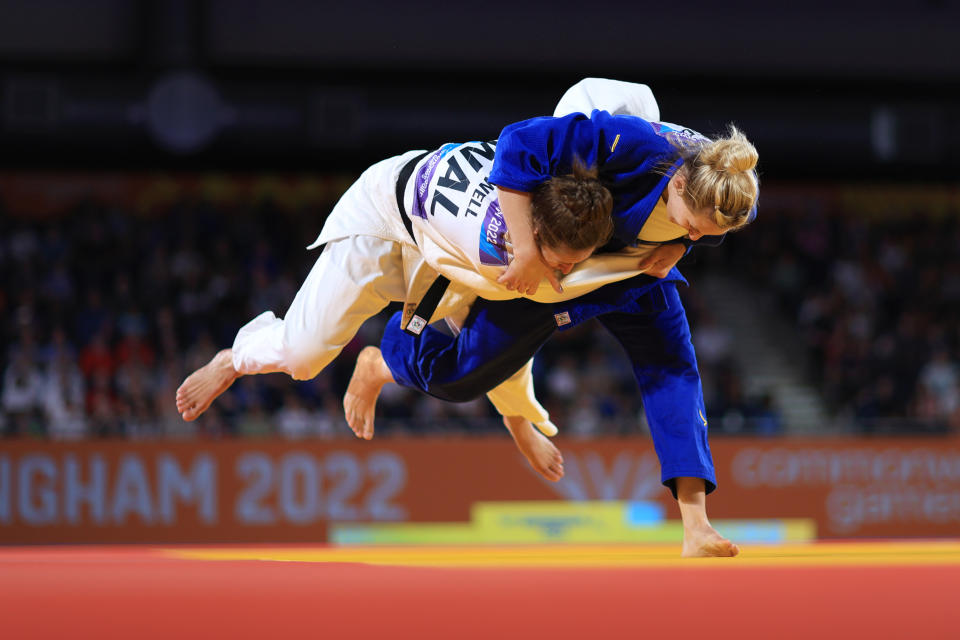 COVENTRY, ENGLAND - AUGUST 03:  Natalie Powell (white) of Team Wales competes against Emma Reid (blue) of Team England during the Women's Judo 78 kg Final match on day six of the Birmingham 2022 Commonwealth Games at Coventry Stadium on August 03, 2022 in Coventry, England. (Photo by Alex Pantling/Getty Images)