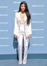 <p>D'autres membres de la famille Kardashian ont opté pour ce style, comme Kourtney qui portait ici un tailleur blanc lors de l'évènement Upfront Presentation d'NBCUniversal le 16 mai 2016 à New York. <i>(Photo : Slaven Vlasic/Getty Images)</i></p>