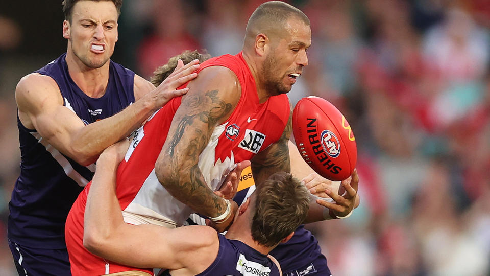 Buddy Franklin is tackled by Fremantle players.